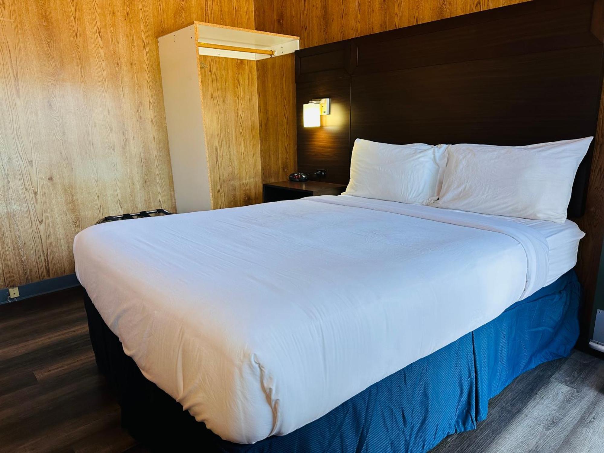 בליין Anchor Inn Motel By Loyalty מראה חיצוני תמונה